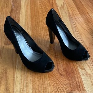 Loft Peep Toe Black Suede/Leather Pumps